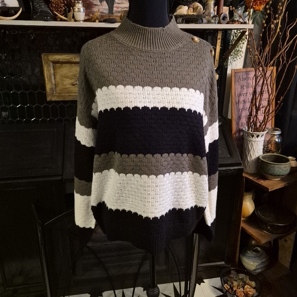 Adrienne Vittadini Sweaters - Classic Striped Knit Sweater Accent Buttons Size Medium